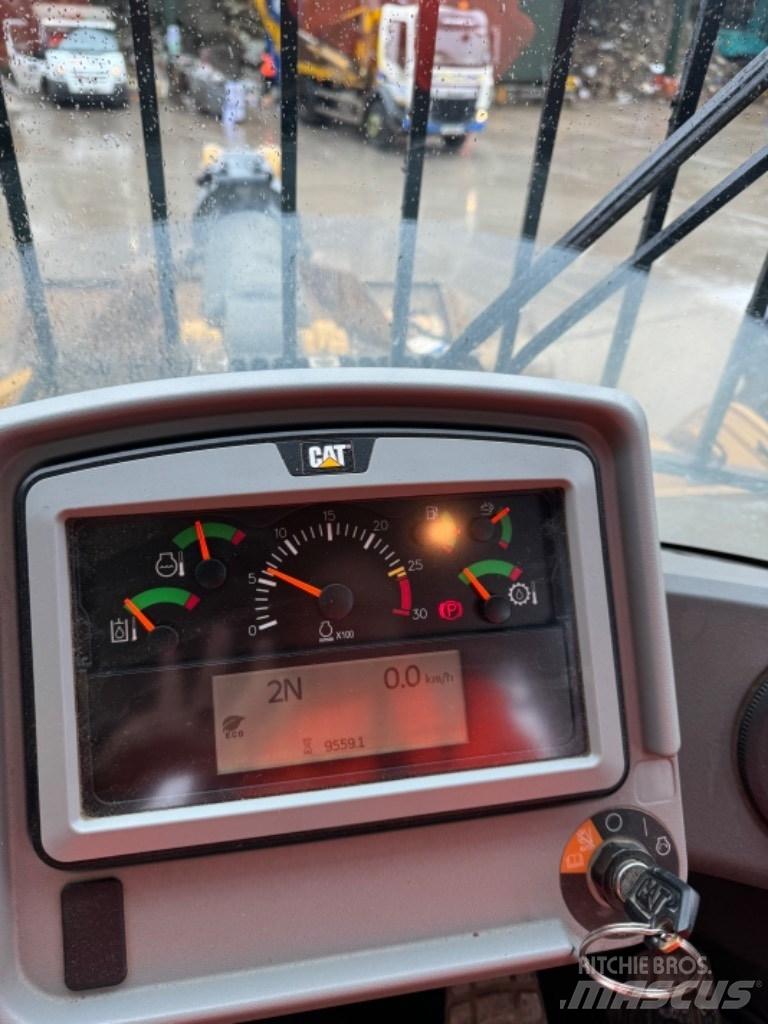 CAT 966 M Kolesni nakladalci