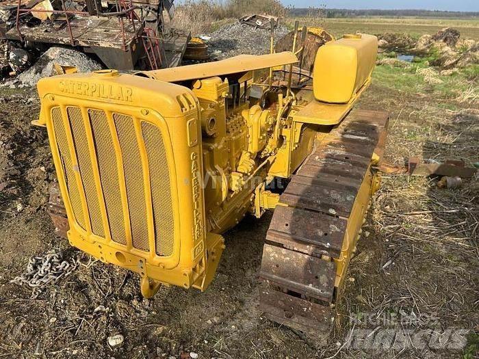 CAT D2 - Buldožerji goseničarji