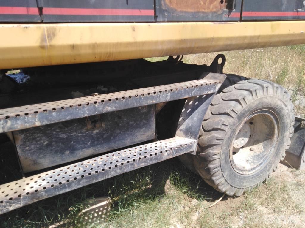 CAT M318 parts M 318 Bagri na kolesih