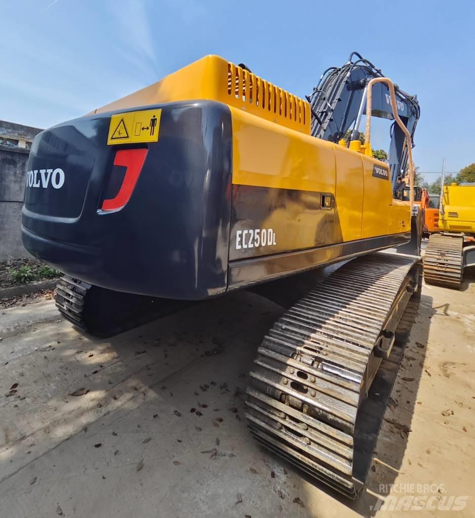 Volvo EC 250 D L Bagri goseničarji