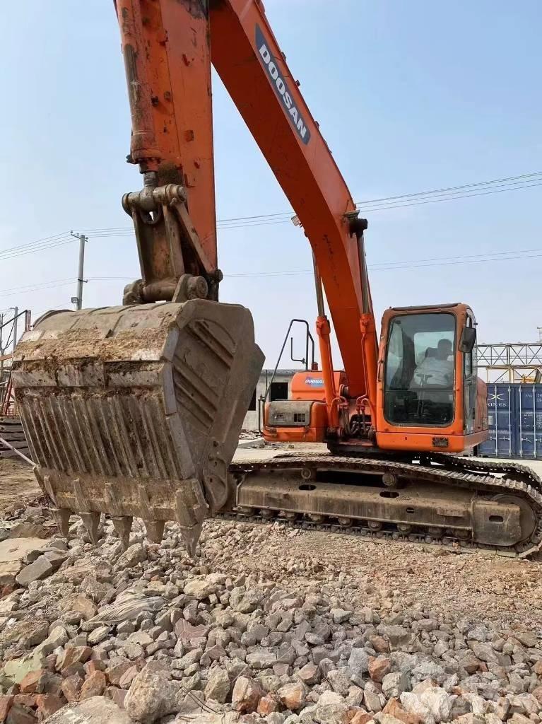 Doosan DX 225 LC Bagri goseničarji