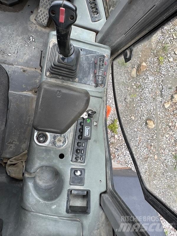 Hitachi LX 290 E Kolesni nakladalci