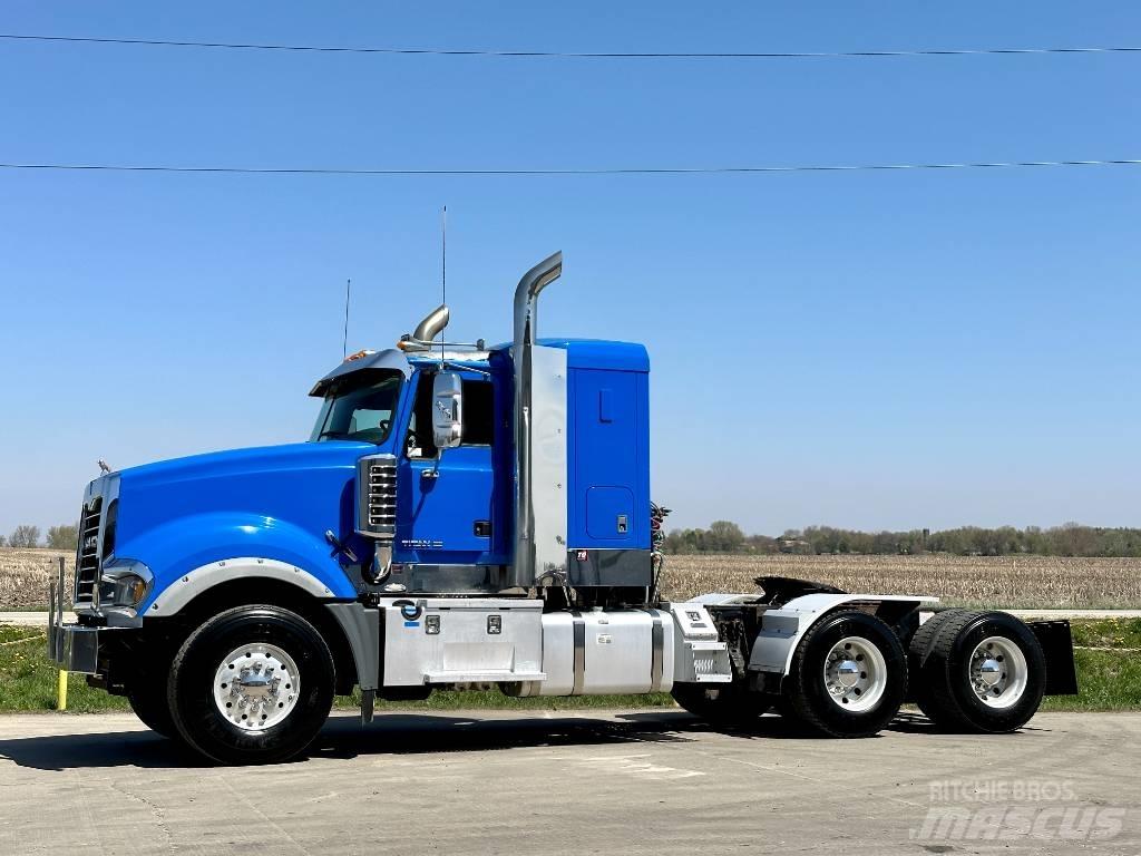 Mack Titan TD 713 Vlačilci