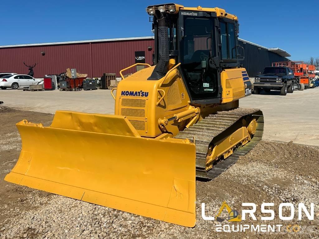 Komatsu D37PX-23 Buldožerji goseničarji