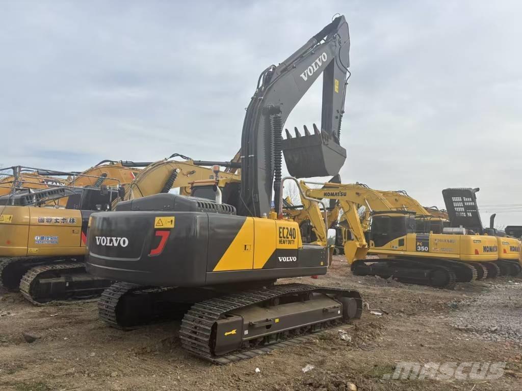 Volvo EC 240 Bagri goseničarji