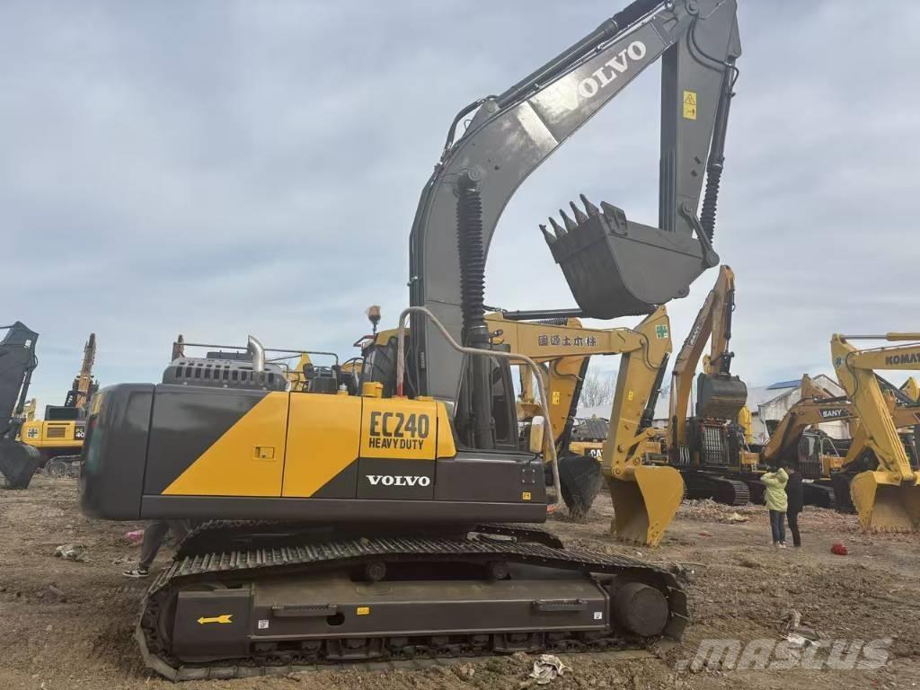 Volvo EC 240 Bagri goseničarji
