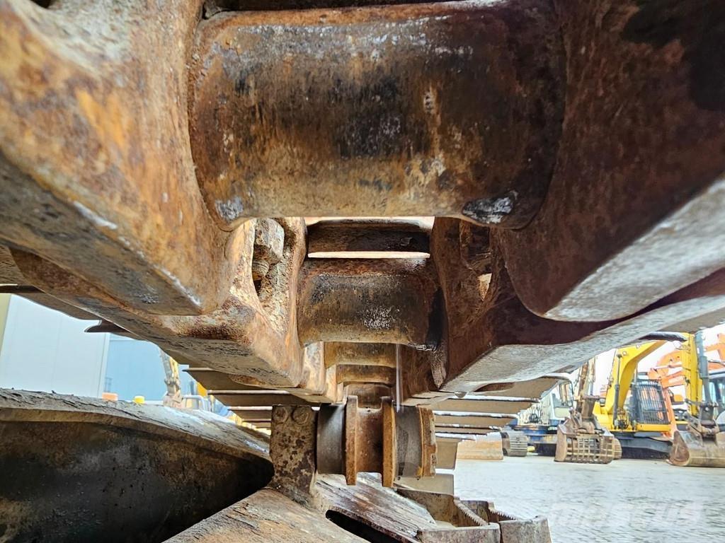 Komatsu HB215LC-2 Bagri goseničarji