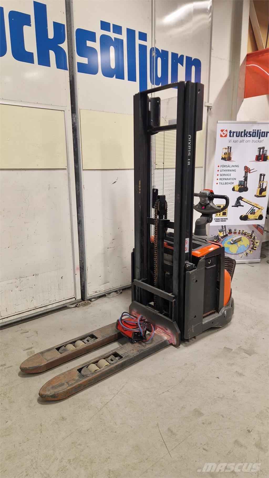 Toyota SWE120L Samopogonski ročni viličarji