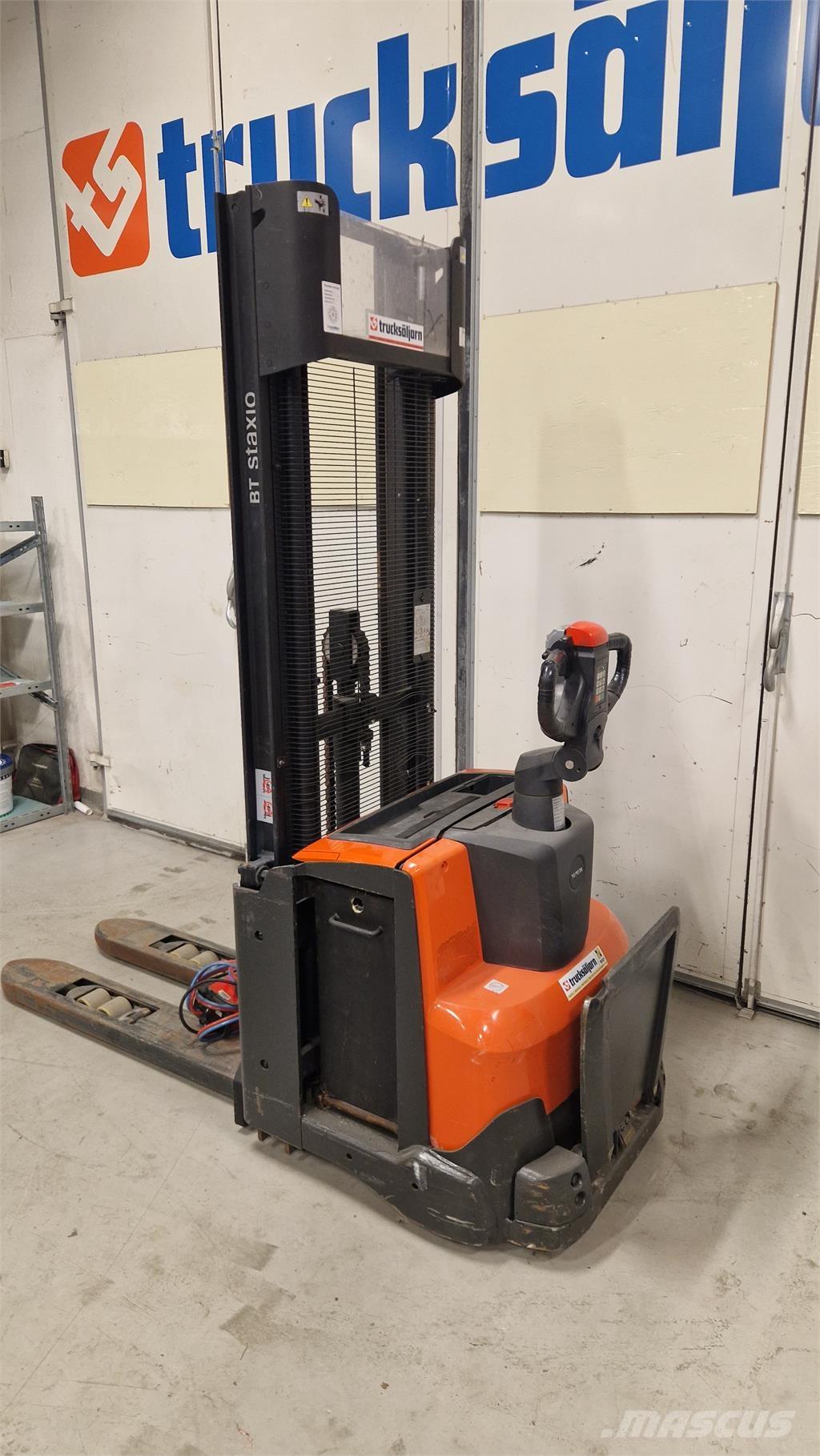 Toyota SWE120L Samopogonski ročni viličarji