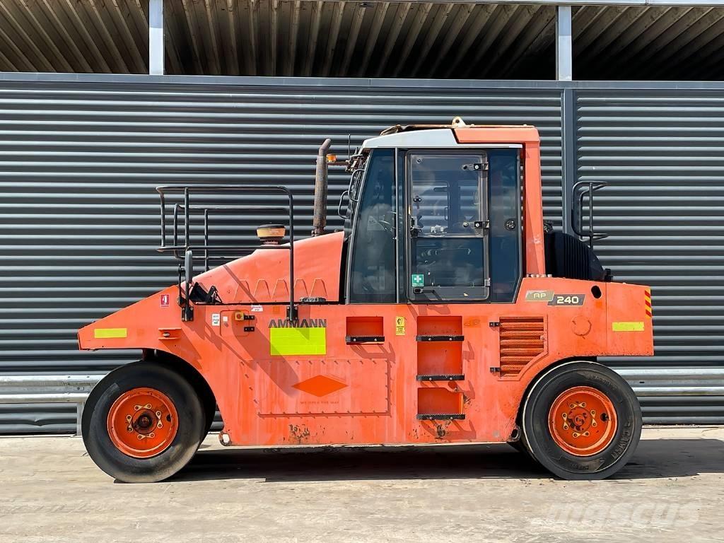 Ammann AP 240 Kolesni valjarji s pnevmatikami