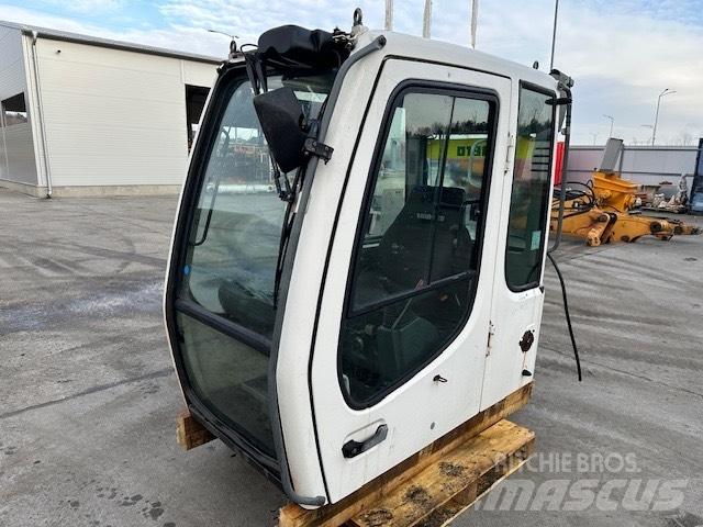 Liebherr R 317 CAB Kabine in notranjost