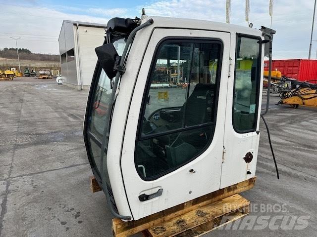 Liebherr R 317 CAB Kabine in notranjost