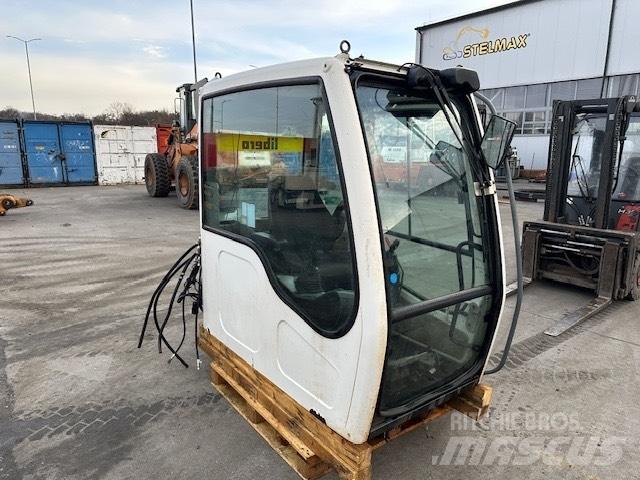 Liebherr R 317 CAB Kabine in notranjost