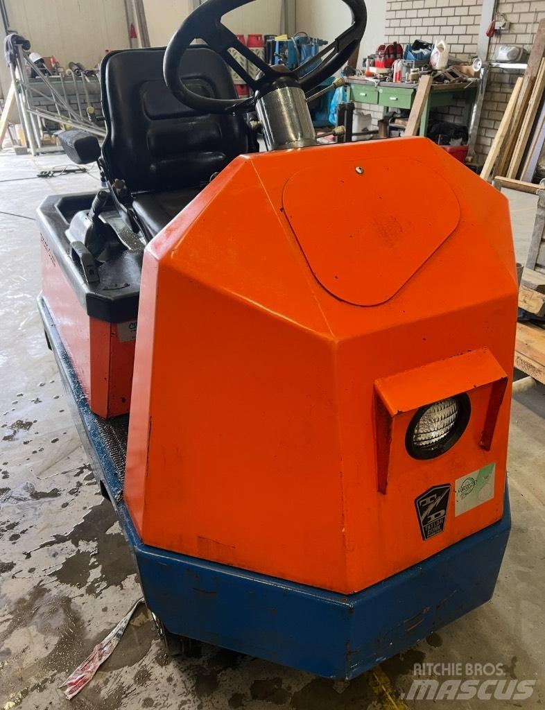 Taylor-Dunn C425 Vlečna vozila