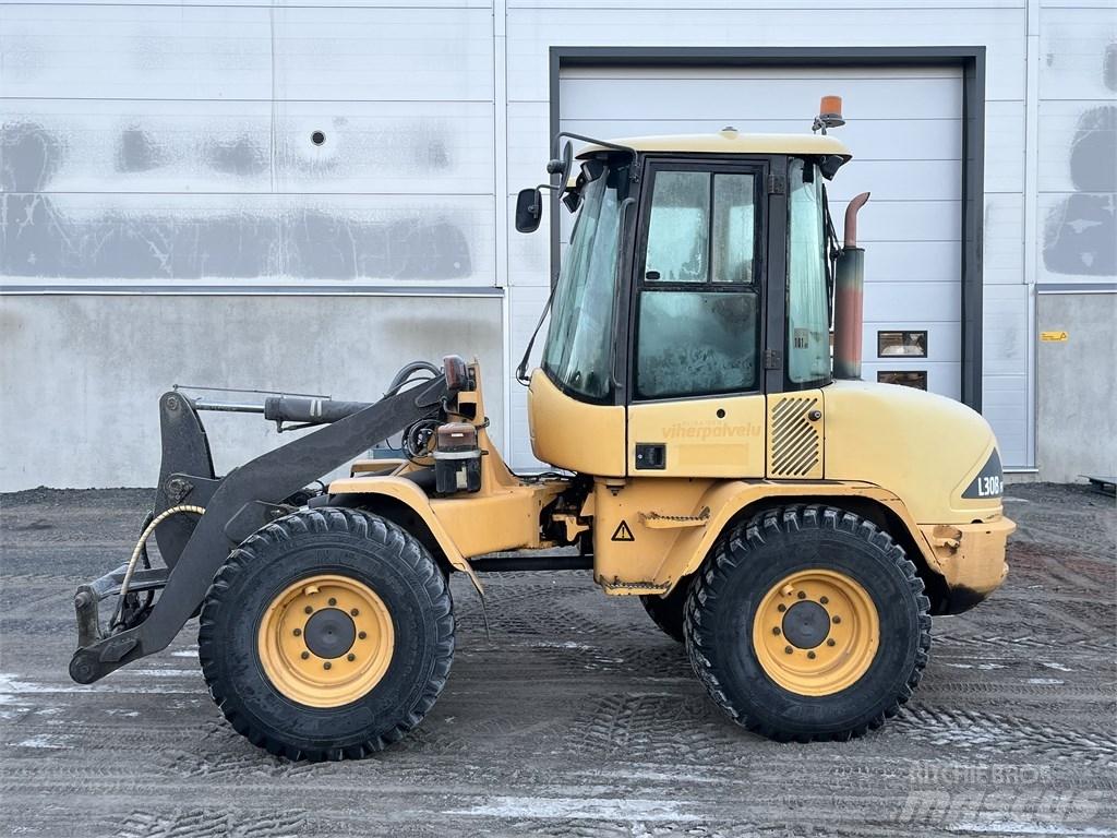Volvo L 30 B Kolesni nakladalci