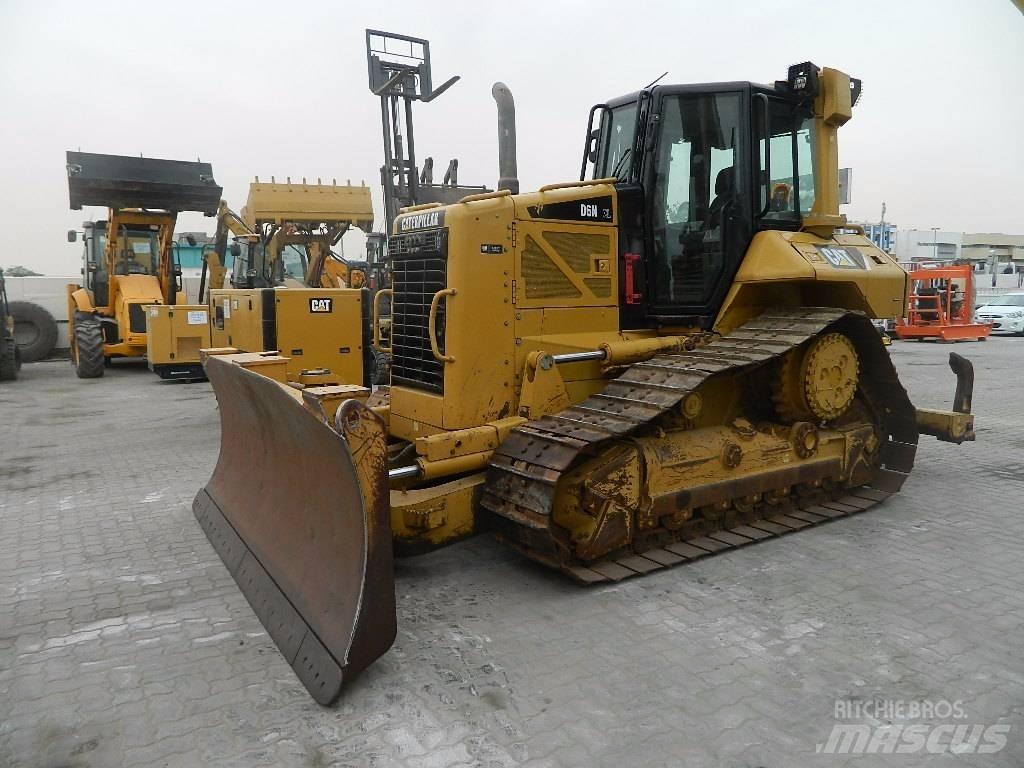 CAT D 6 N XL Buldožerji goseničarji