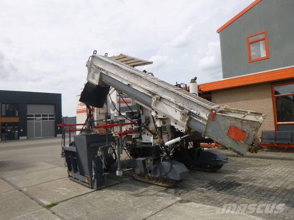 Wirtgen SP250 Stroji za betonsko galanterijo