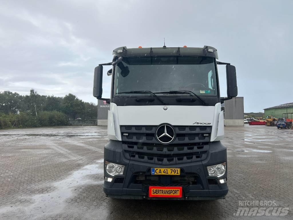 Mercedes-Benz 4153 Tovornjaki z žerjavom