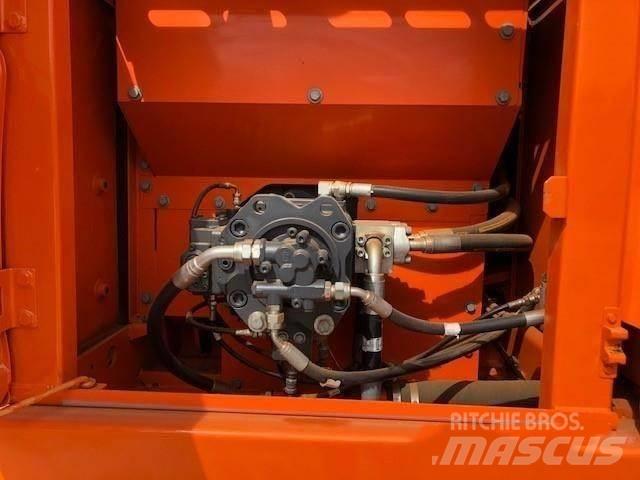 Doosan DX 225 Bagri goseničarji