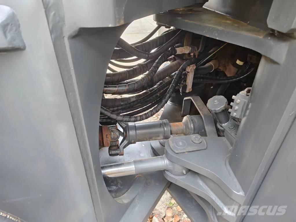 Komatsu WA 470 Kolesni nakladalci