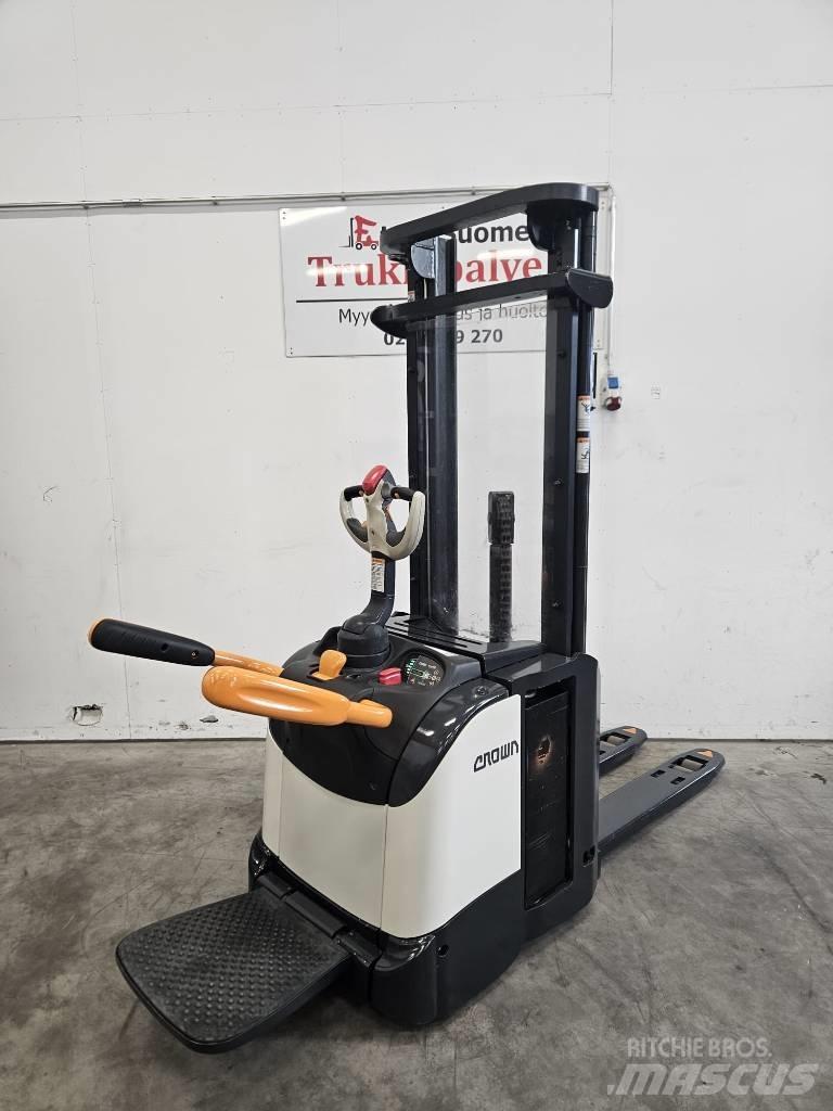 Crown ETi 4000 1.6 Samopogonski ročni viličarji