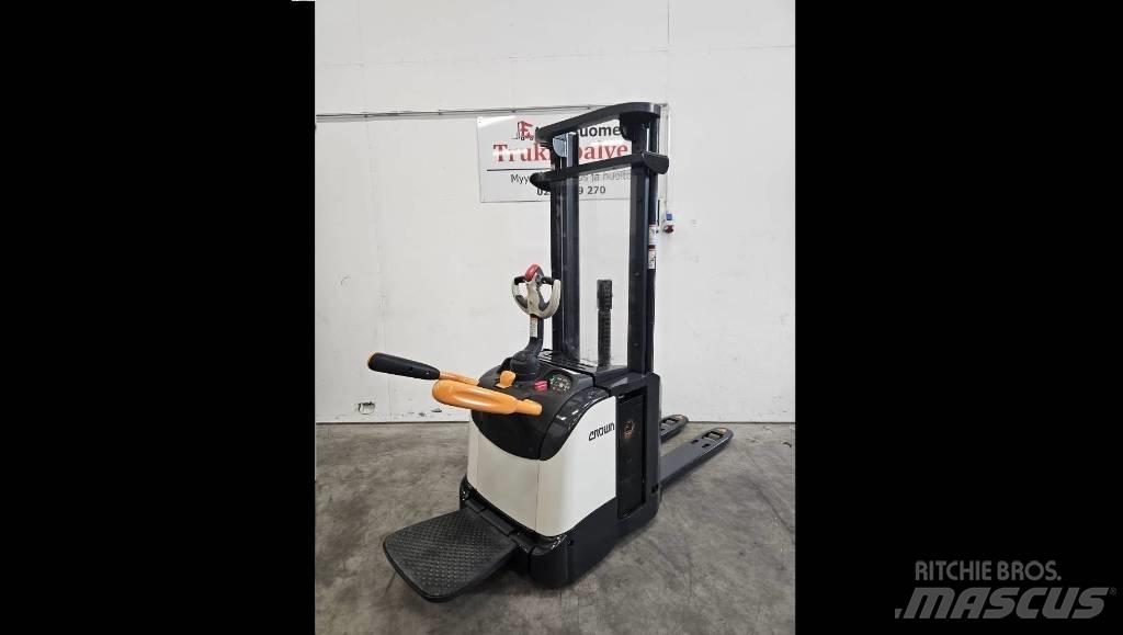 Crown ETi 4000 1.6 Samopogonski ročni viličarji