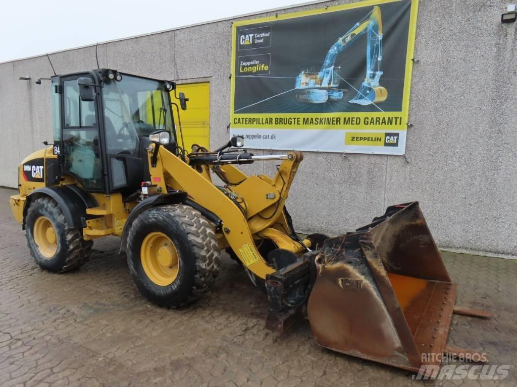 CAT 908M Kolesni nakladalci