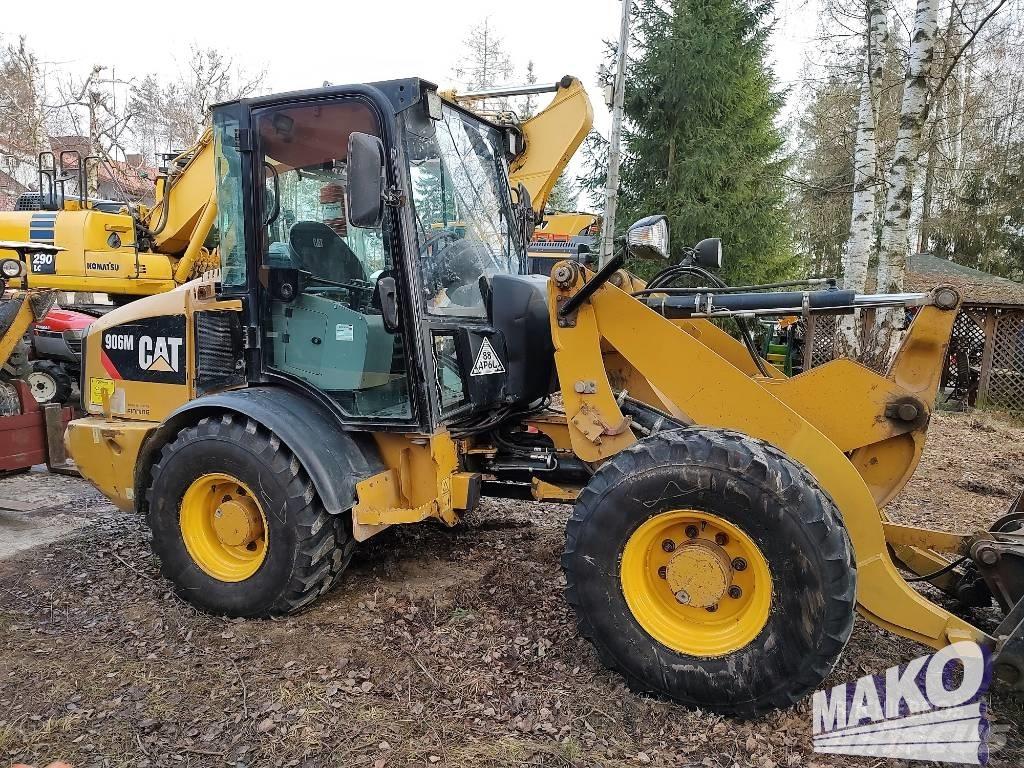 CAT 906 Kolesni nakladalci