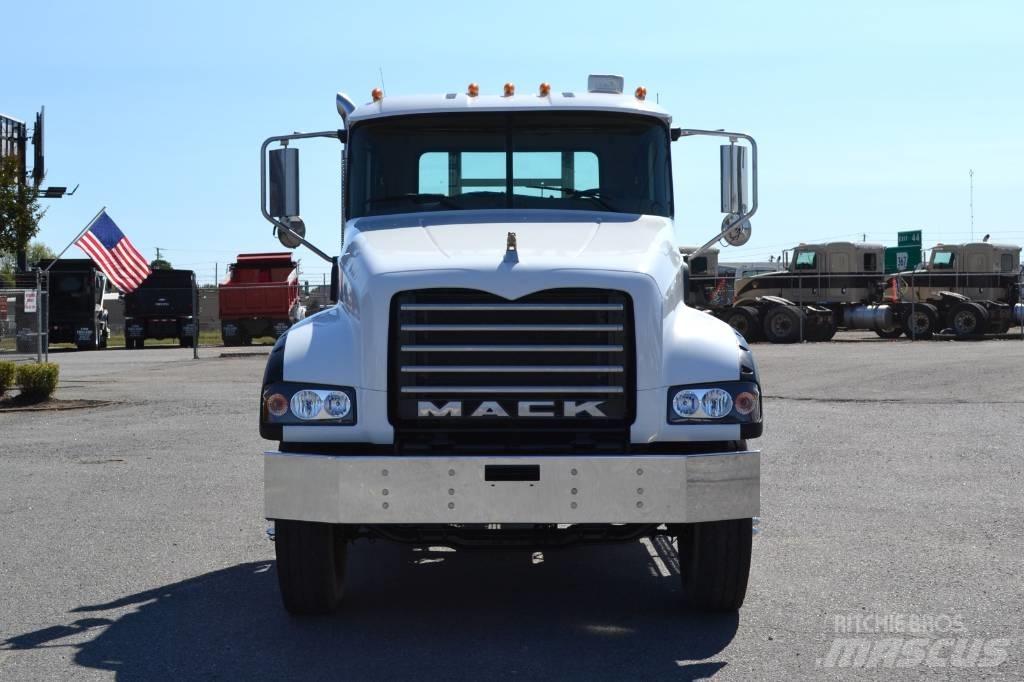 Mack Granite GU 713 Vlačilci
