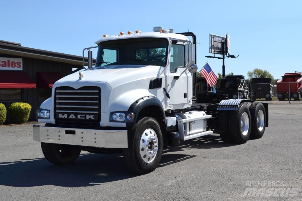 Mack Granite GU 713 Vlačilci