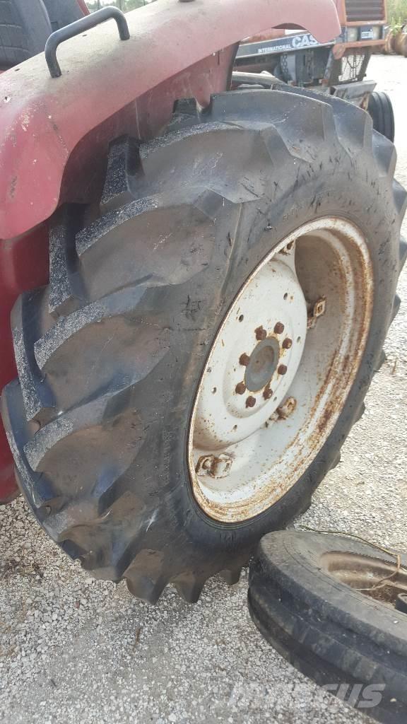  Pneus 12.4-28 Gume, kolesa in platišča