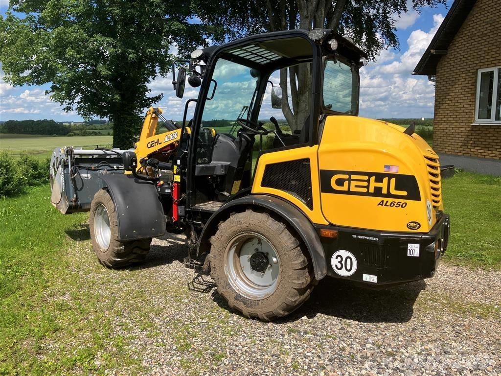 Gehl AL 650 Večnamenski nakladalci