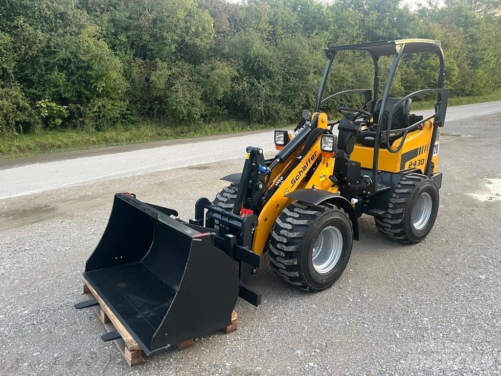 Schäffer 2430 Skid steer mini nakladalci