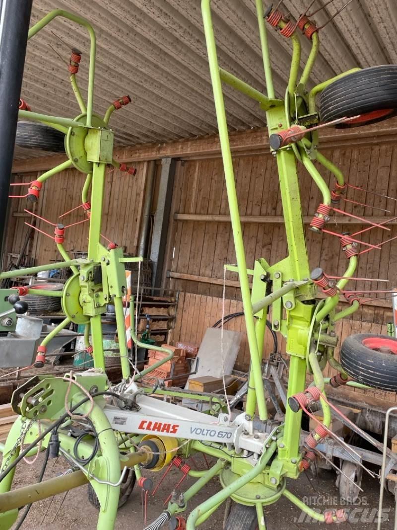 CLAAS Volto 670 Obračalniki in zgrabljalniki
