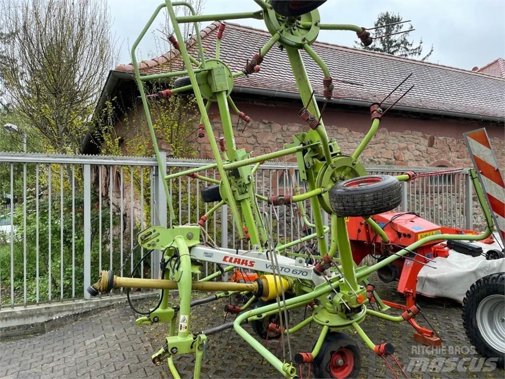 CLAAS Volto 670 Obračalniki in zgrabljalniki