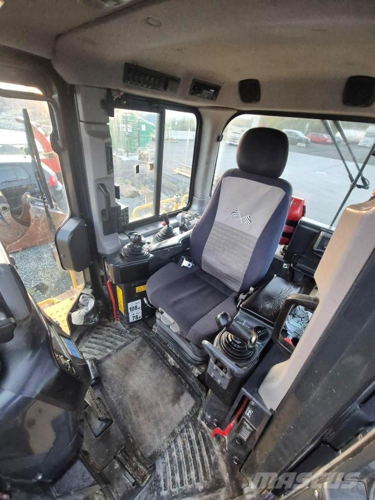 Komatsu D65 pxi Buldožerji goseničarji