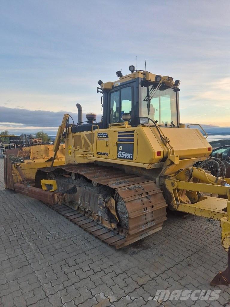 Komatsu D65 pxi Buldožerji goseničarji