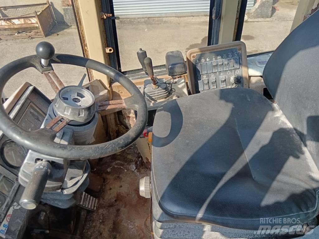 CAT 924 F Kolesni nakladalci