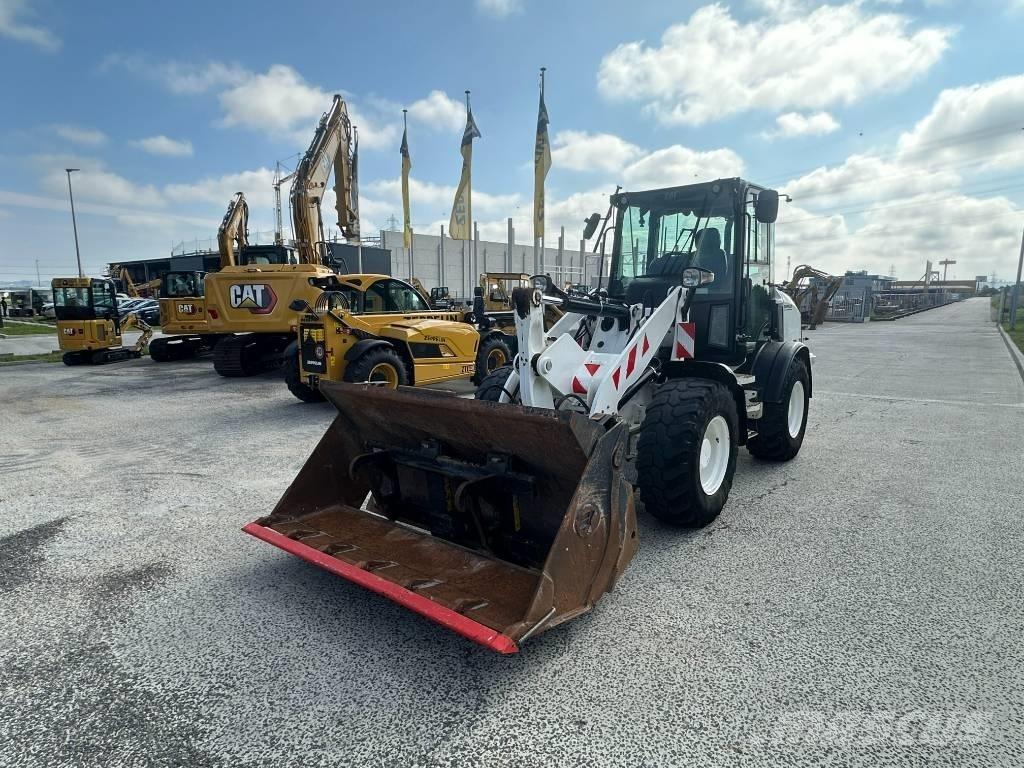 CAT 908 M Kolesni nakladalci