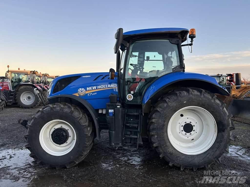 New Holland T7.225 Traktorji