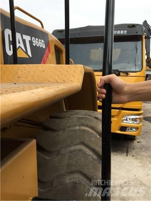 CAT 966G Kolesni nakladalci
