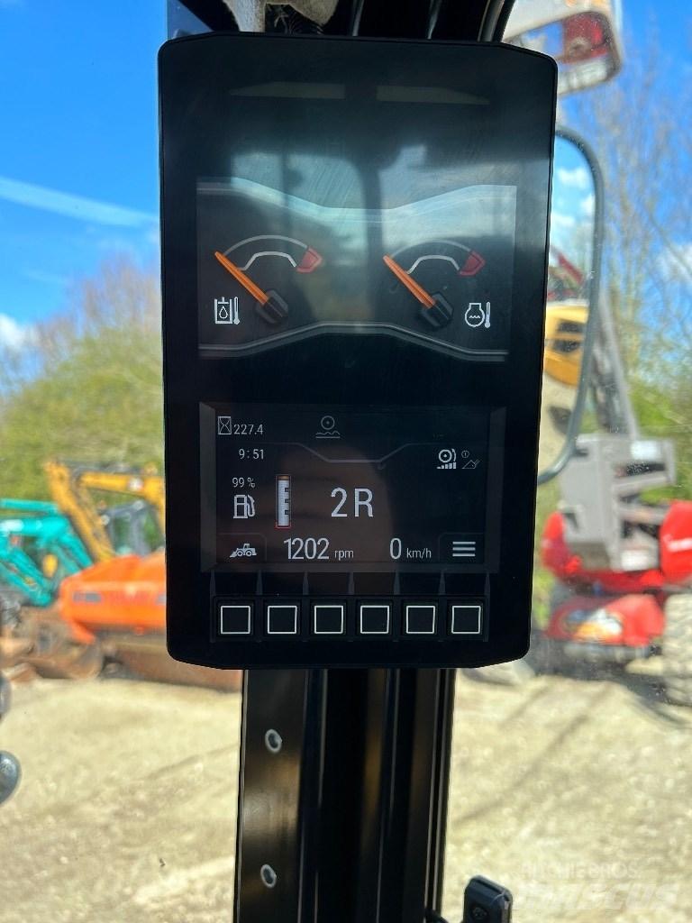 CAT 906 Kolesni nakladalci