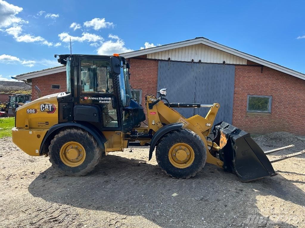 CAT 906 Kolesni nakladalci