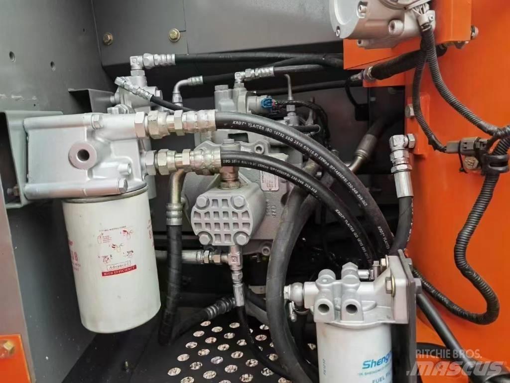 Hitachi 120 Bagri goseničarji