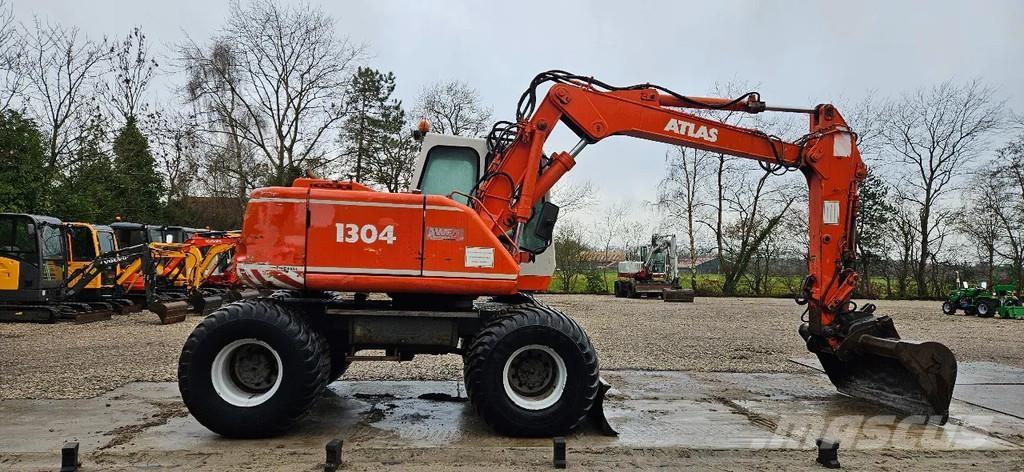 Atlas 1304 Bagri na kolesih