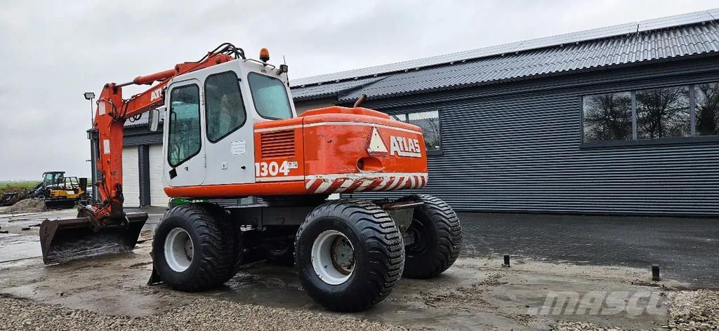 Atlas 1304 Bagri na kolesih