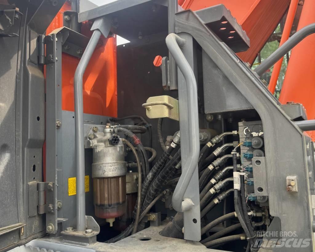 Hitachi ZX 220 W-3 Bagri na kolesih