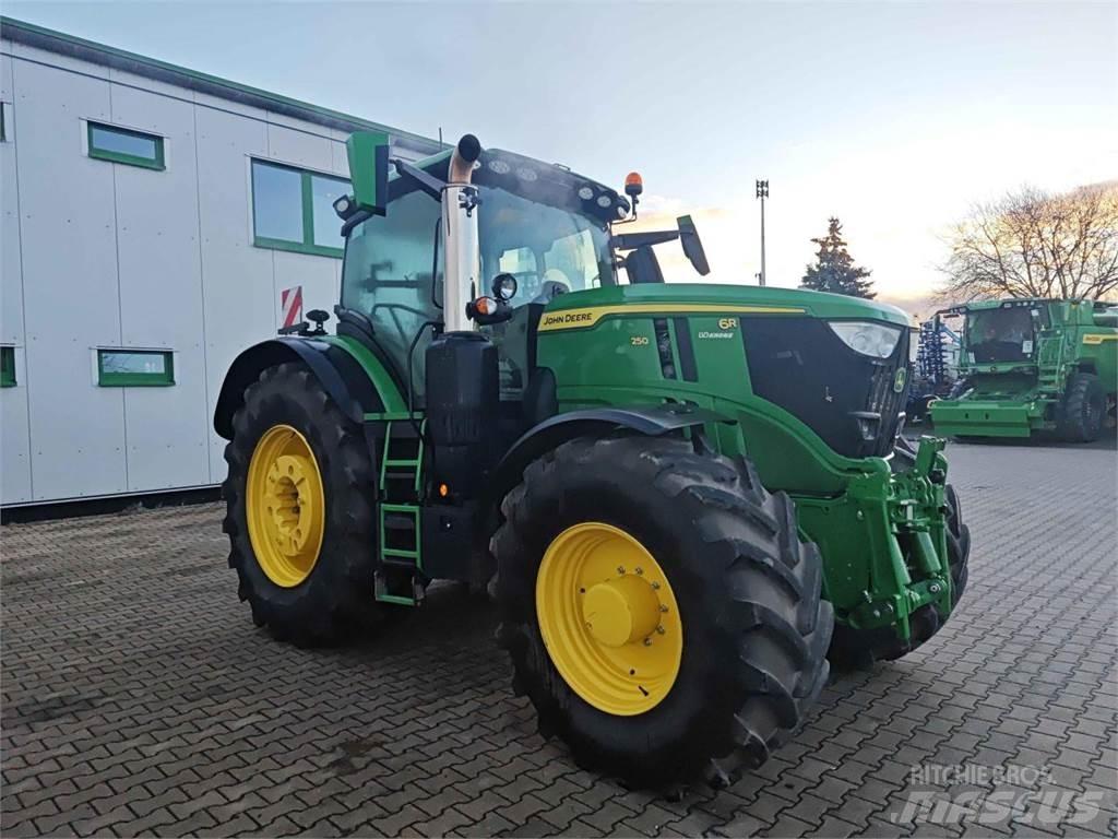 John Deere 6R 250 Traktorji