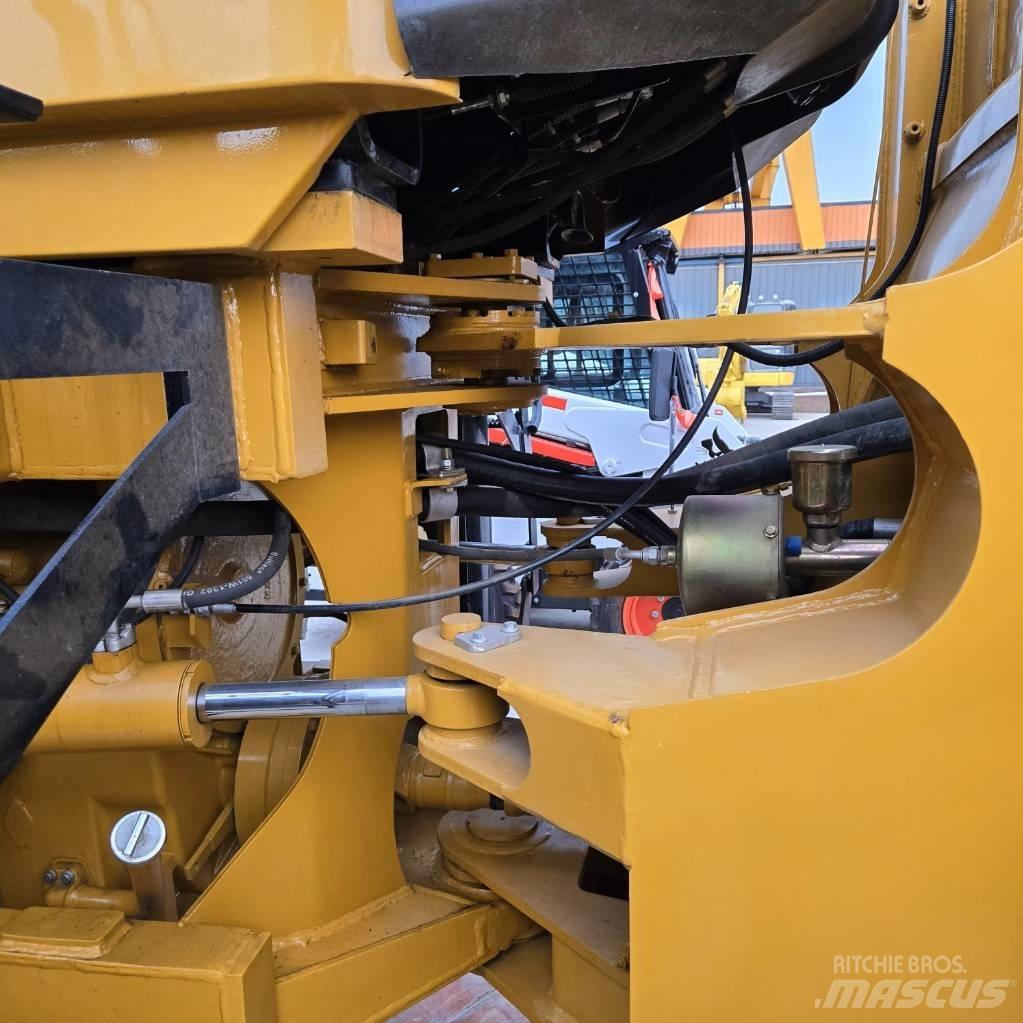 CAT 966 H Kolesni nakladalci