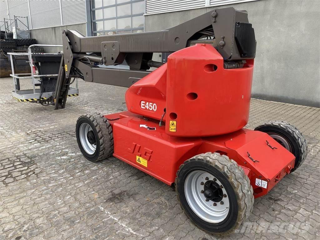 JLG E450AJ Zglobne dvižne ploščadi